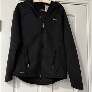 Nike Therma-FIT Hooded Jacket
Women Large Black Warm Zip-Up
Quilted Training